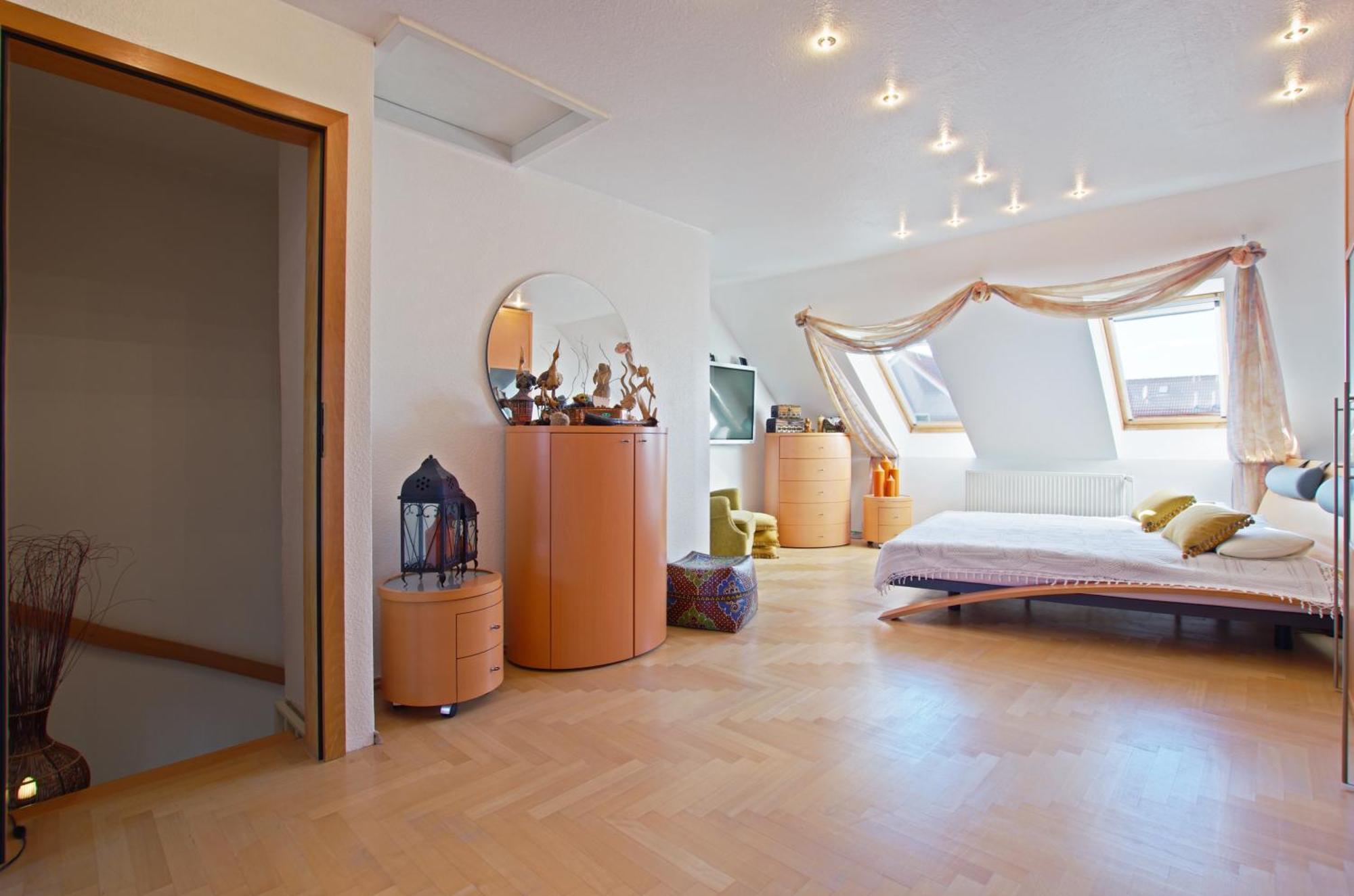 Private Rooms Near Exhibition Center Hannover Buitenkant foto