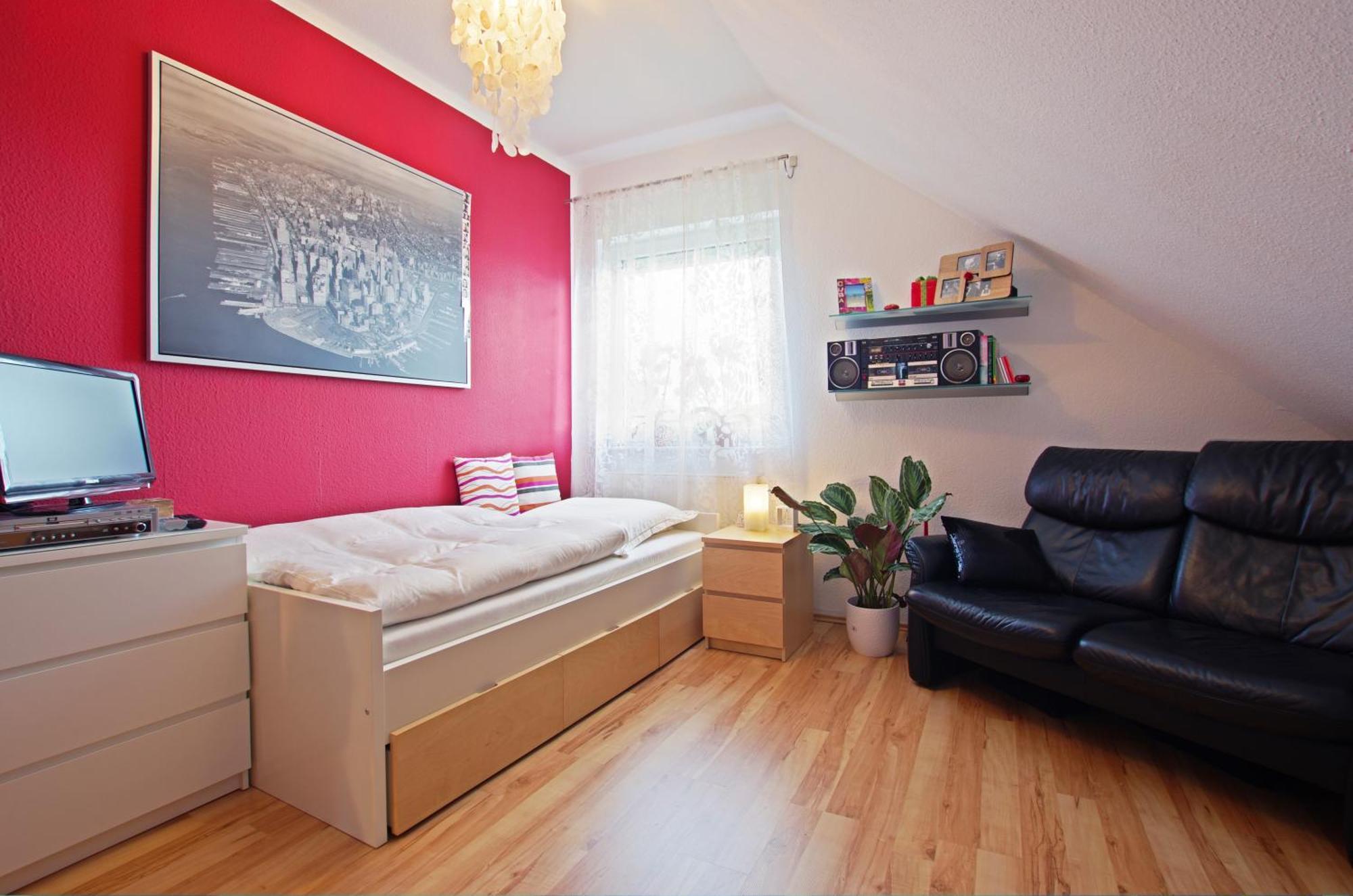 Private Rooms Near Exhibition Center Hannover Buitenkant foto