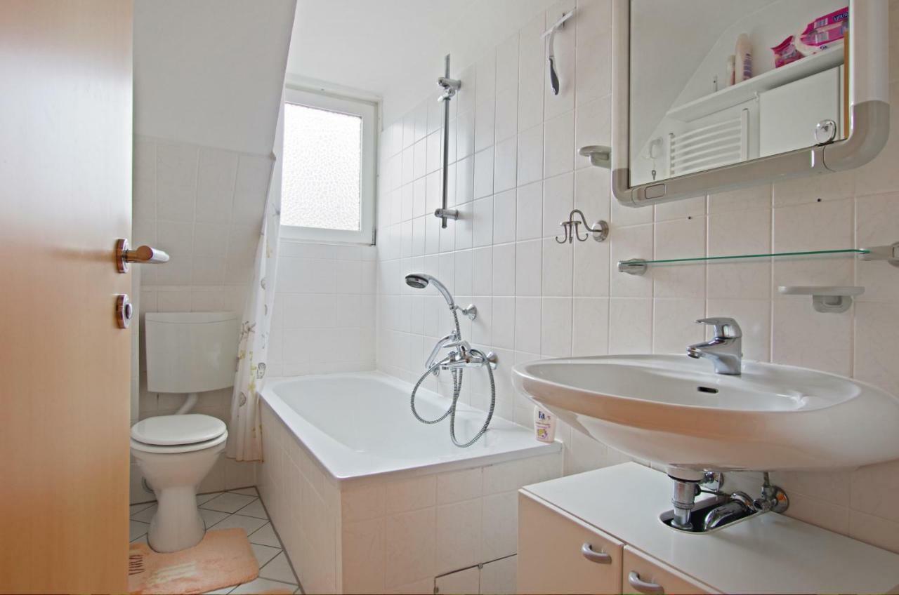 Private Rooms Near Exhibition Center Hannover Buitenkant foto
