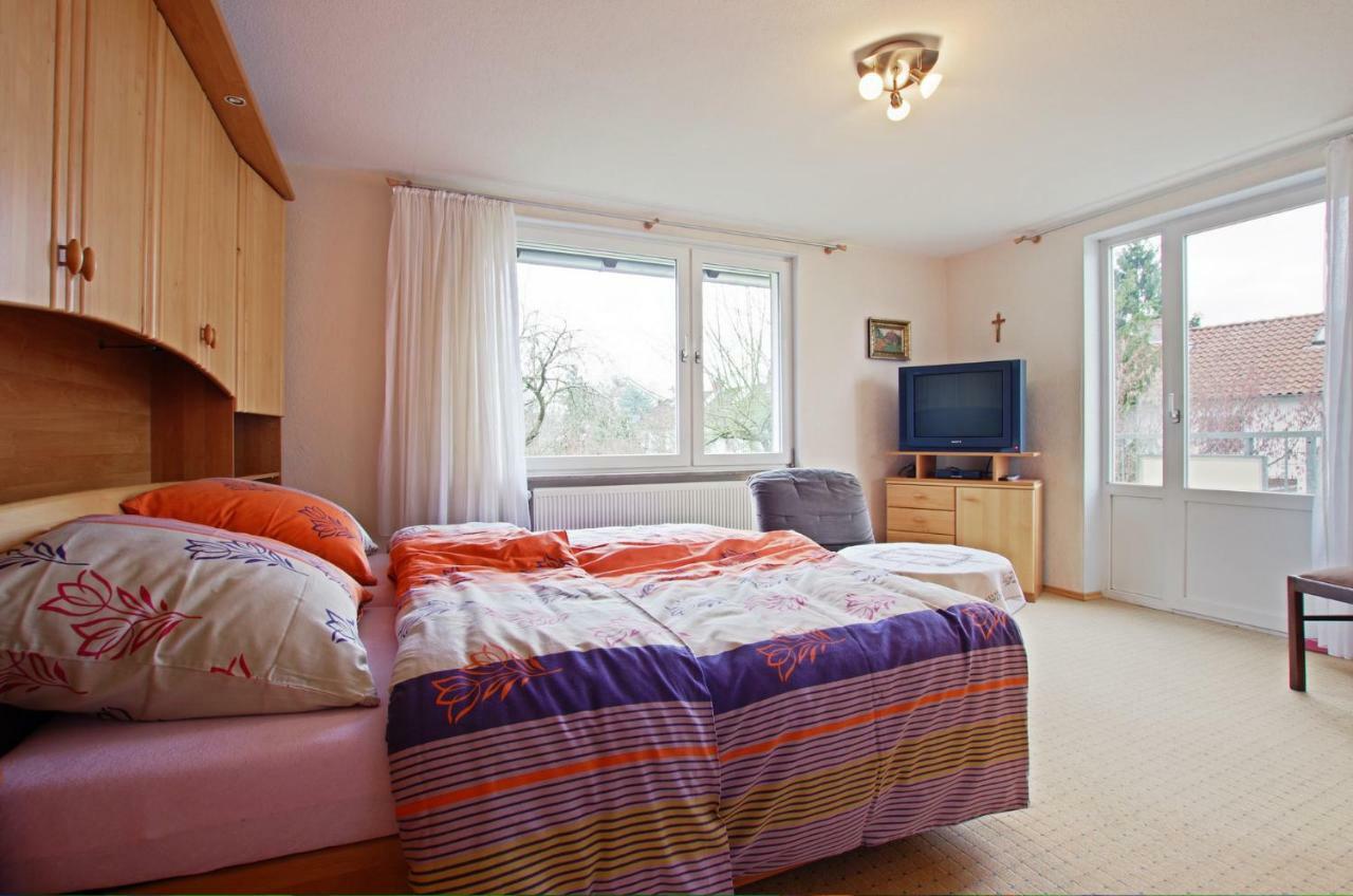 Private Rooms Near Exhibition Center Hannover Buitenkant foto