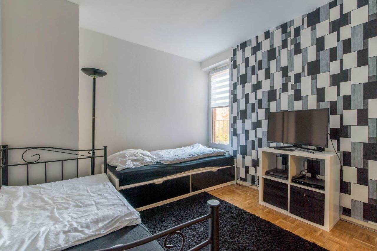Private Rooms Near Exhibition Center Hannover Buitenkant foto